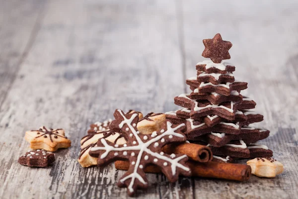 Galletas de Navidad caseras en mesa de madera — Foto de Stock