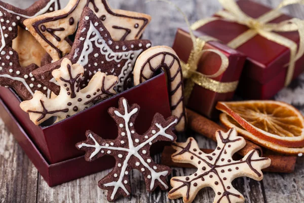 Galletas de Navidad caseras en mesa de madera — Foto de Stock