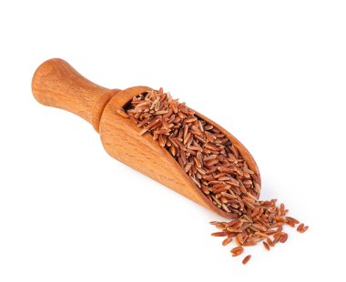 Beyaz bir arka plan üzerinde izole kırmızı pirinç