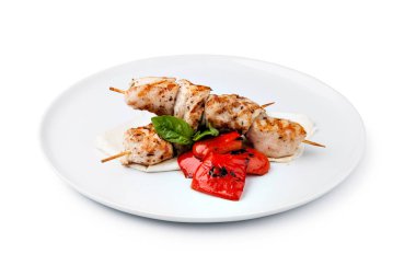 Bir tabakta tavuk kebap