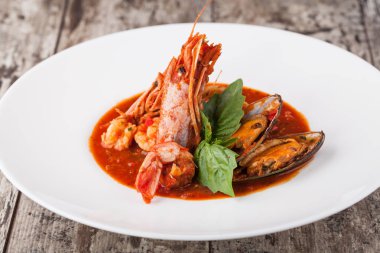 Deniz ürünleri ile pirinç