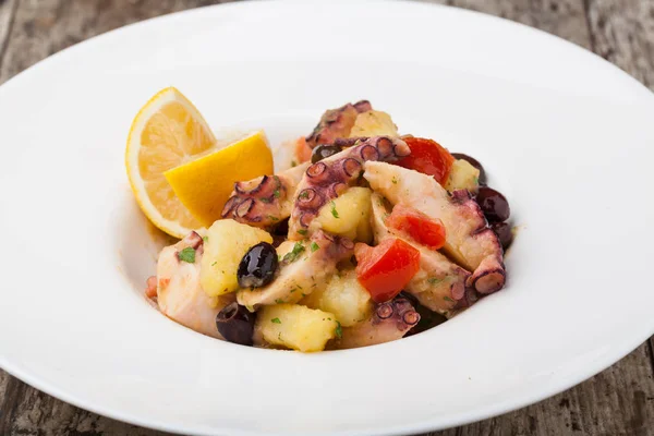 Octopus salad with potatoes — Stock Photo, Image