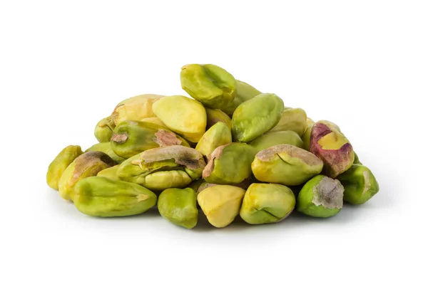 Nueces de pistacho. Aislado sobre un fondo blanco . —  Fotos de Stock