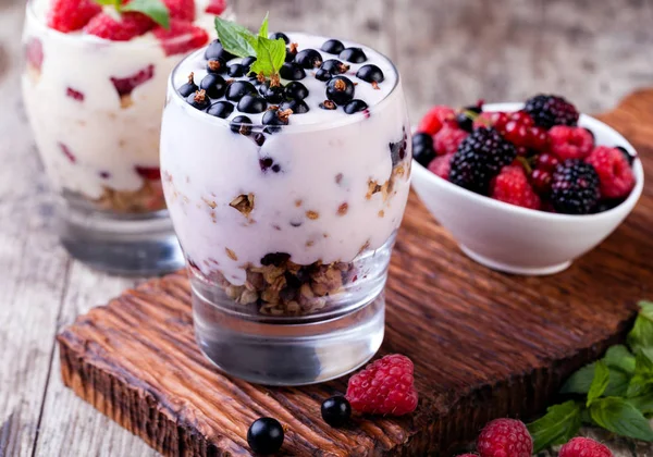 Yogurt with muesli and berries — Stock Photo, Image