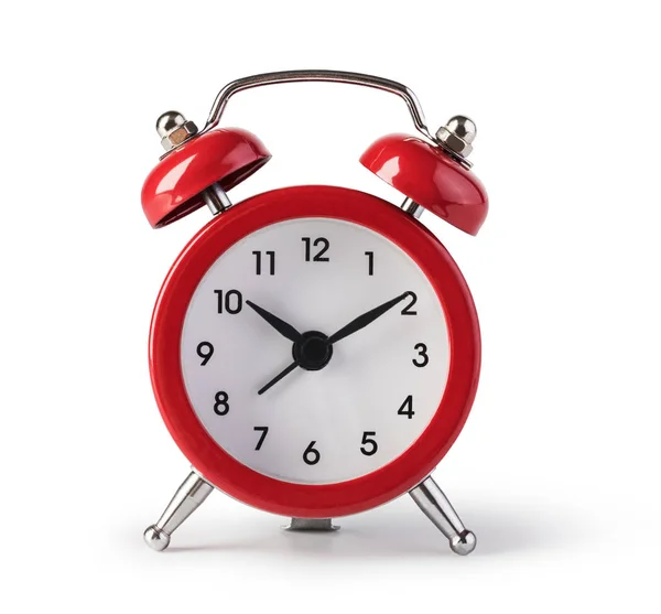 Relógio de alarme de estilo antigo vermelho isolado no branco — Fotografia de Stock