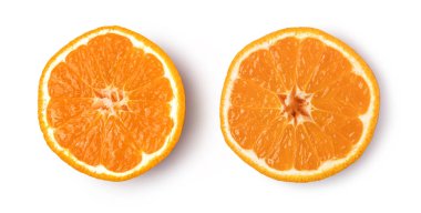 Beyaz arka plan üzerinde izole olgun mandarin
