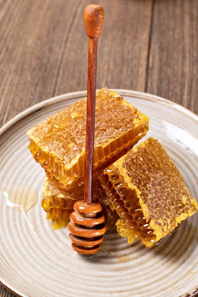 Honig und Wabenscheibe — Stockfoto