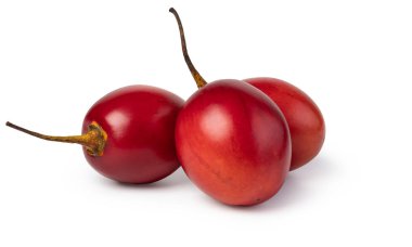 Beyaz arka planda tamarillo