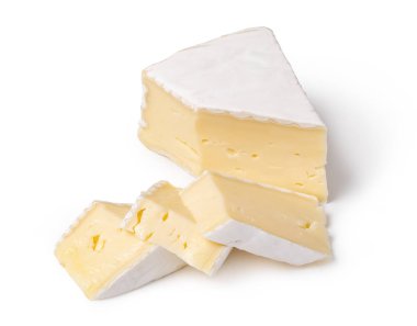 Beyaz bir arka plan üzerinde Brie peyniri