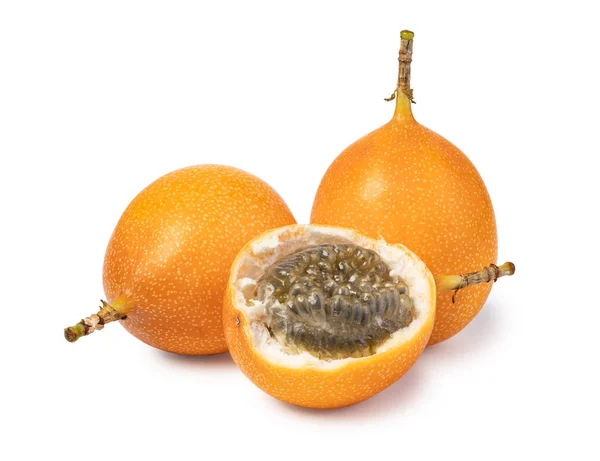 Granadilla valkoisella pohjalla — kuvapankkivalokuva