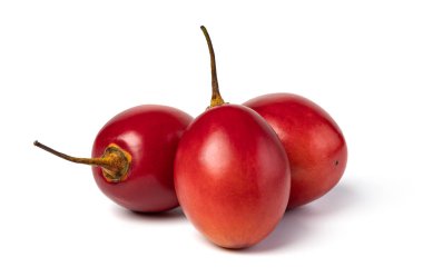 Beyaz arka planda tamarillo