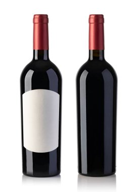 Şarap şişesi izole edilmiş. Boş etiketle