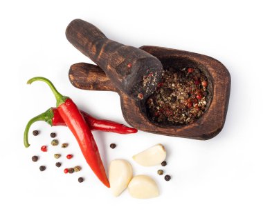 harç ve havaneli ile biber ve baharat