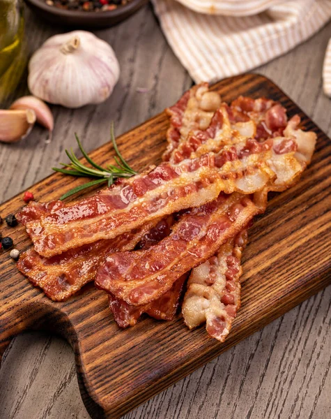 Fechar Fatias Bacon Frito Quente Crocante — Fotografia de Stock