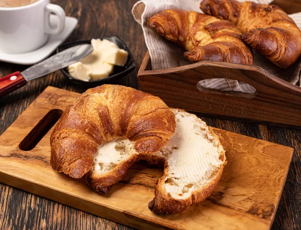Friss Francia Croissant Vajjal Asztalon — Stock Fotó