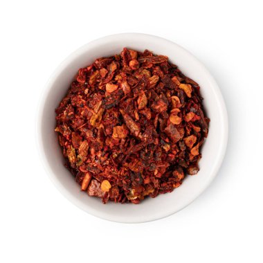 Beyaz zemin üzerine dolmalık biber baharat