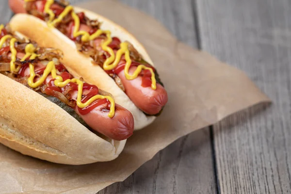 Barbecue Grilled Hot Dog Yellow Mustard Ketchup Wooden Table — Stock Photo, Image