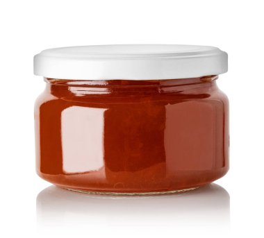 Kayısı reçeli kavanozları beyaz arkaplanda izole