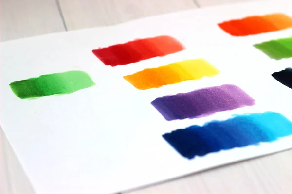 Marcador Manchas de color en papel, primer plano, concepto de boceto y dibujo —  Fotos de Stock