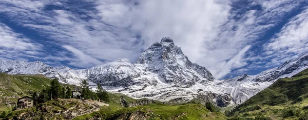 Matterhorn Güney yüzü panoramik manzaralı.