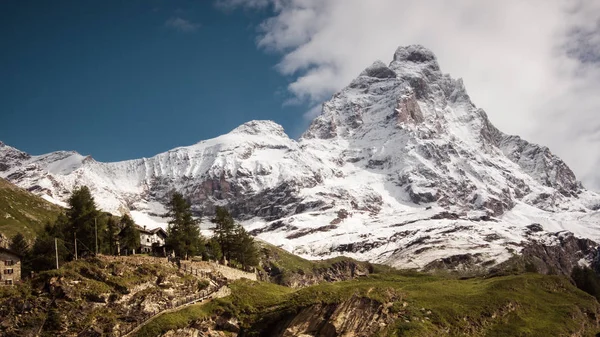 Liggande vy av södra ansiktet över Matterhorn. — Stockfoto