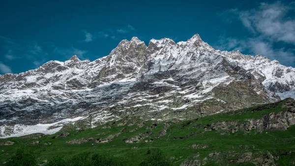 Landscape view of beautiful mountains landscape in Valle d'Aosta. — Stock Photo, Image