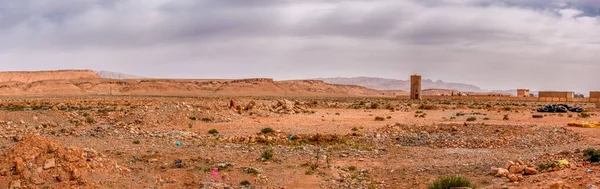 Vue panoramique sur le désert près de la ville . — Photo