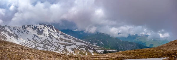 Panorama utsikt över färgglada berg, — Stockfoto