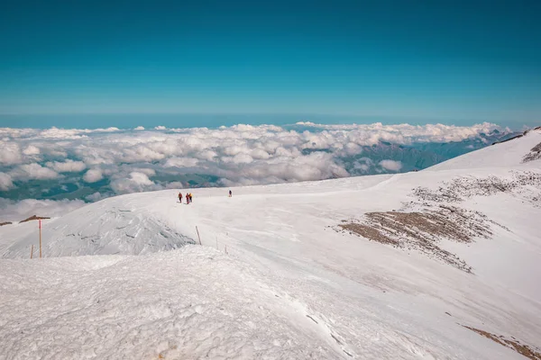 Krajinný Pohled Zasněžený Svah Hory Elbrus Kavkaz Rusko Stezka Vedoucí — Stock fotografie