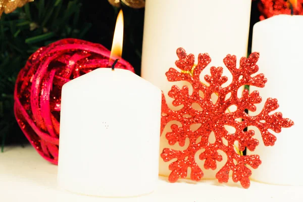 Composición festiva de las decoraciones navideñas — Foto de Stock