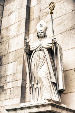 Bulut Avusturya'da antik Salzburg katedralde güzel görünüm