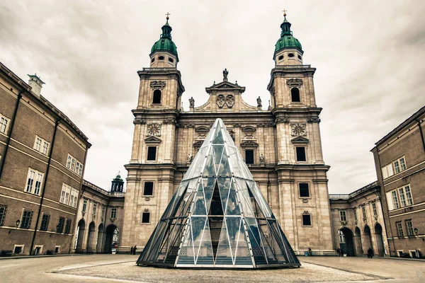 Visa på Salzburgs katedral i Österrike — Stockfoto