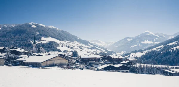 Byn Alpbach i Tyrolen, Österrike — Stockfoto