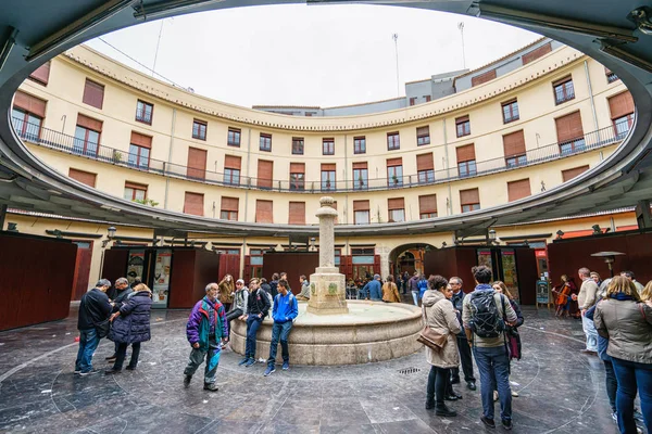 Valencia, Spanje - 10 maart: Winkelen in de Plaza Redonda, histo — Stockfoto