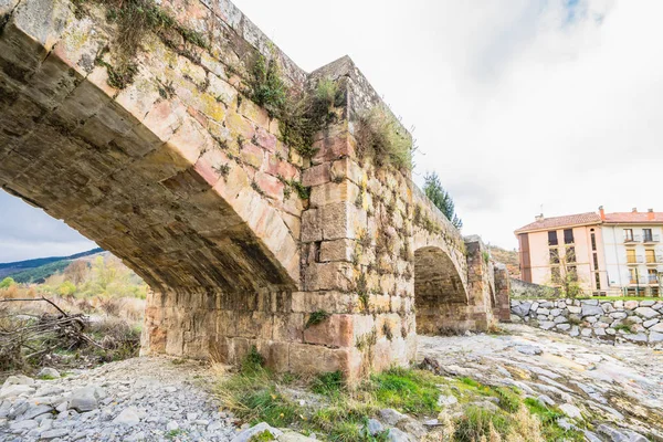 Calle vacía en pueblo pequeño — Foto de Stock