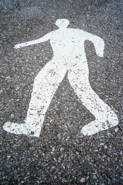 Semn de răscruce pe asfalt — Fotografie, imagine de stoc