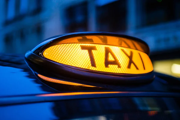 Bir ışıklı taksi işareti - Stok İmaj