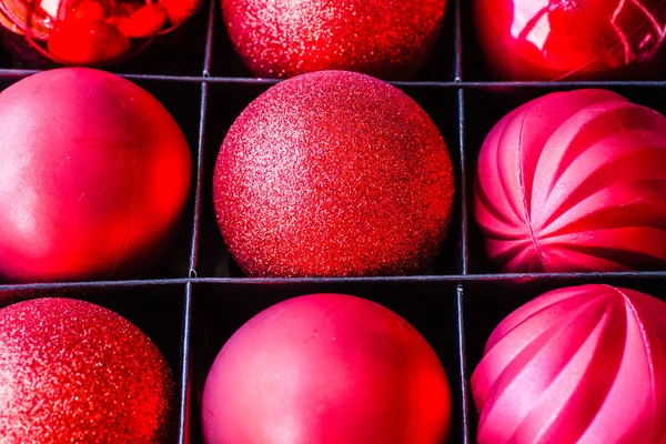 Bolas de Navidad en caja — Foto de Stock