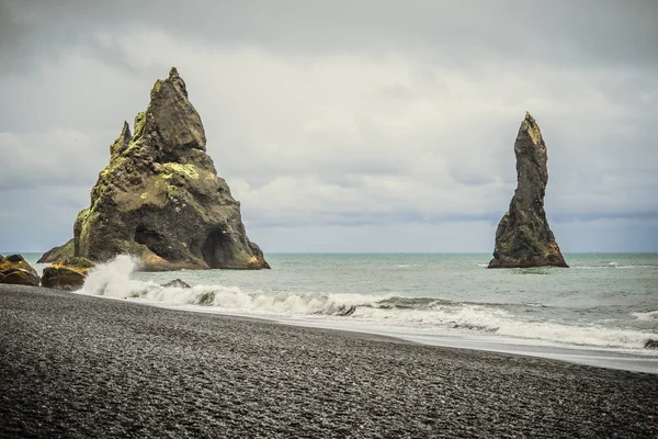 Reynisfjara Beach i Vík, Iceland — Stockfoto