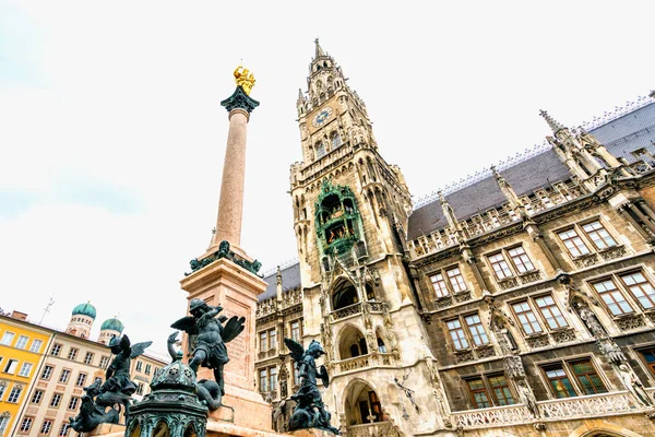 Slavné starověké náměstí Marienplatz v Mnichově, Německo — Stock fotografie