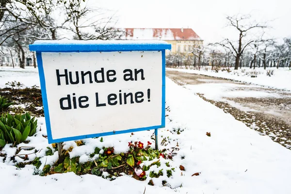 Widok na Pałac Dachau w zimie w Niemczech — Zdjęcie stockowe