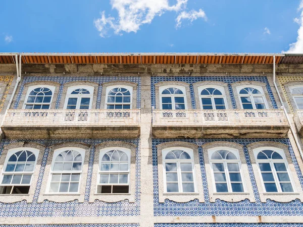 ГИМАРАЕШ, ПОРТУГАЛИЯ - 12 июня 2019 года: исторический центр в Гимараеше, Португалия. — стоковое фото