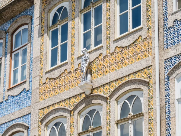 GUIMARIAS, PORTUGAL - JUNHO 12, 2019: centro histórico em Guimarães, Portugal — Fotografia de Stock