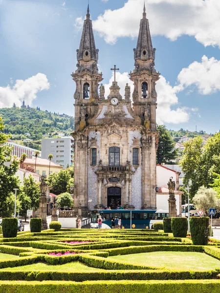 Guimaraes, Portugal - 12 juni 2019: Kyrkan Nossa Senhora da Consolacao i Guimaraes, Portugal — Stockfoto