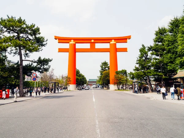 KYOTO, JAPAN - APRIL 02, 2018: Nijo dori. Kyoto is also known as the City of Ten Thousand Shrines. — Stock Photo, Image