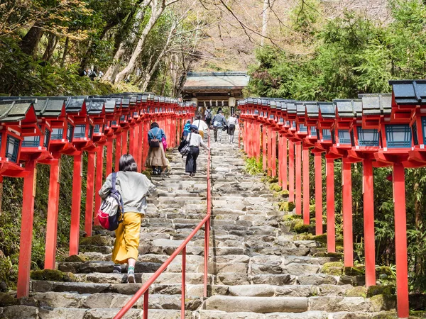 KYOTO, GIAPPONE - 01 APRILE 2018: Il Santuario Kifune è un santuario shintoista situato a Sakyo-ku a Kyoto, Giappone . — Foto Stock