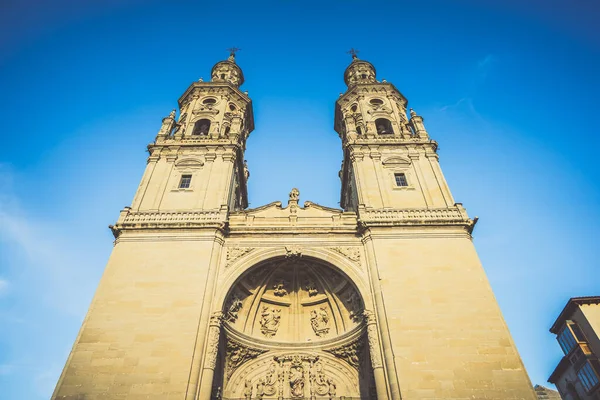 Desde abajo plano de la catedral de Logrono —  Fotos de Stock