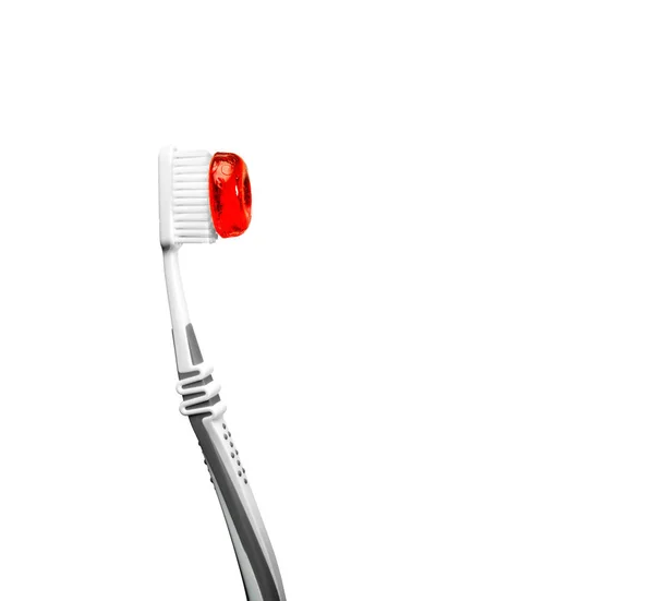 赤いボンボンと歯ブラシ — ストック写真