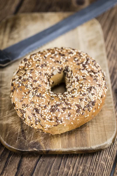 Wholemeal Bagel on table — Stock Photo, Image