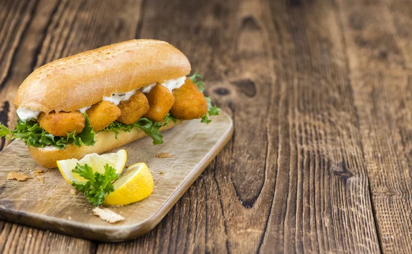 Sandwich con palitos de pescado — Foto de Stock